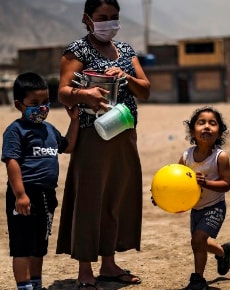  Ayudando a familias en extrema pobreza